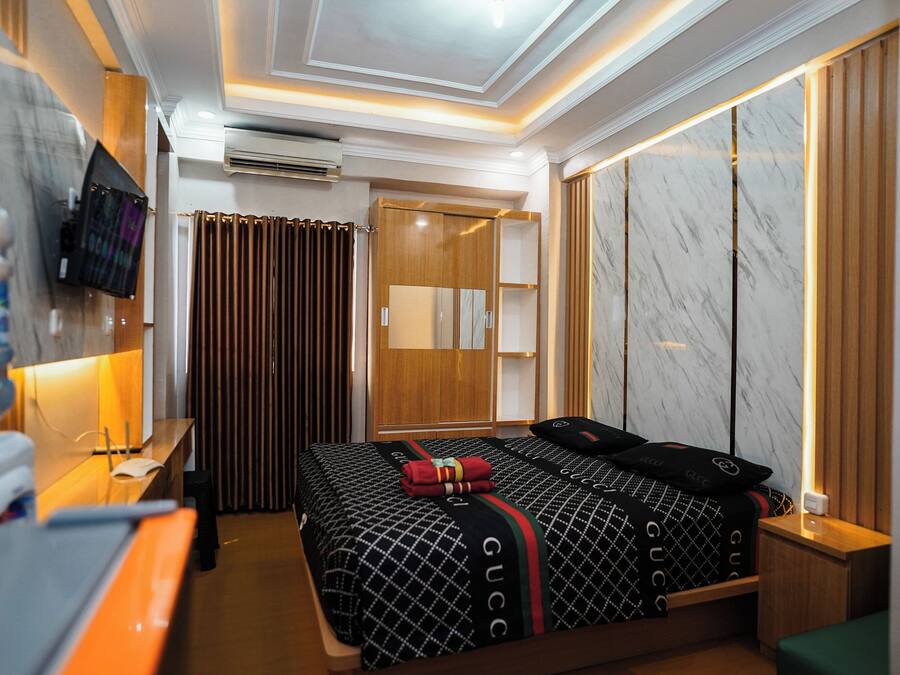 Free WiFi, bed sheets