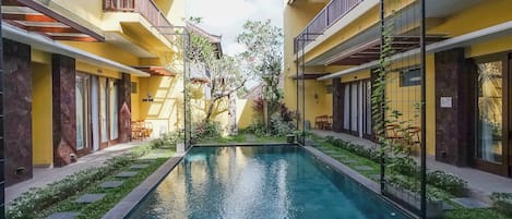 Outdoor pool, pool umbrellas, sun loungers