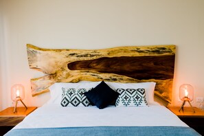 Premium Apartment, Multiple Beds, Non Smoking | 3 bedrooms, in-room safe, individually decorated, blackout drapes