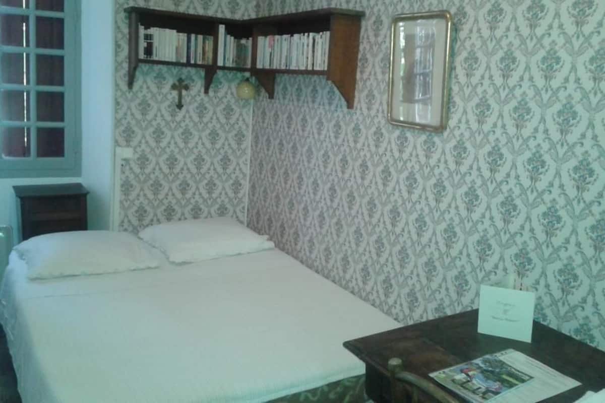 Phòng đơn | Minibar, trang trí khác biệt, trang bị nội thất với thiết kế riêng biệt