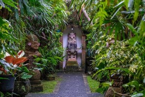 Interior detail - Suarsena Bungalow Ubud (Ubud)