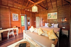Wooden Villa with Mountain View | In-room safe, desk, iron/ironing board, free WiFi