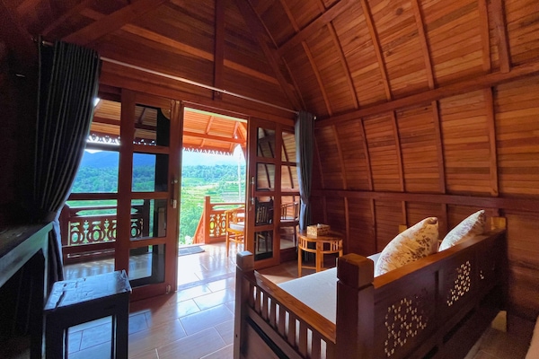 Lumbung Villa with Mountain View | In-room safe, desk, iron/ironing board, free WiFi