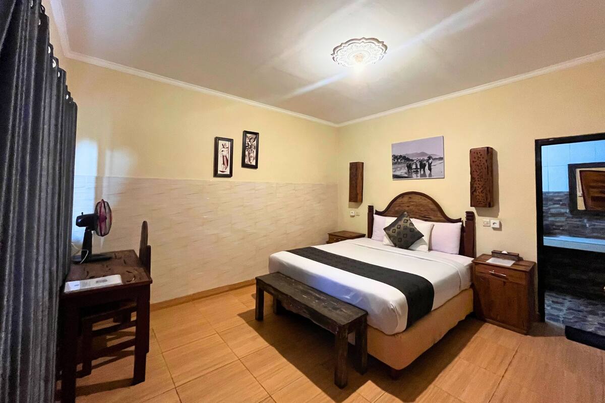 In-room safe, desk, iron/ironing board, free WiFi