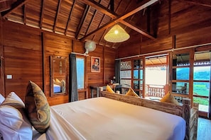 Wooden Suite with Mountain View | In-room safe, desk, iron/ironing board, free WiFi