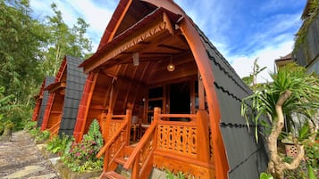 Lumbung Villa with Mountain View | Terrace/patio