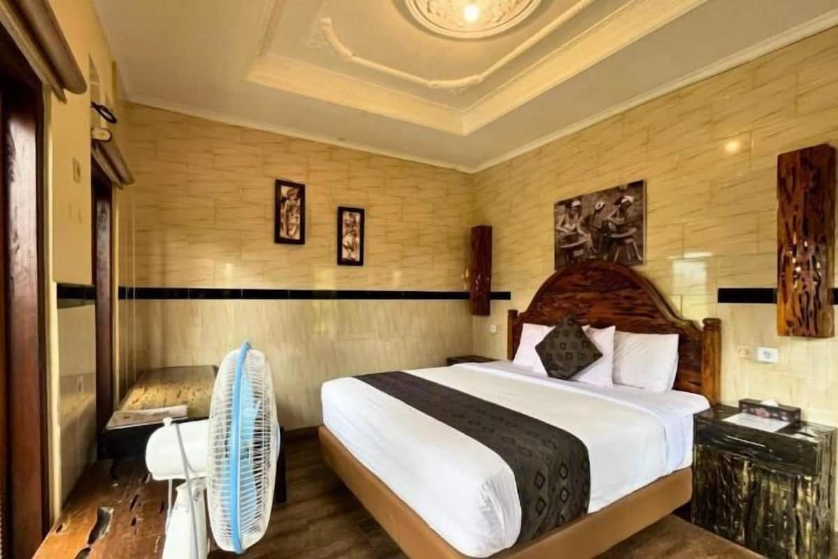 In-room safe, desk, iron/ironing board, free WiFi