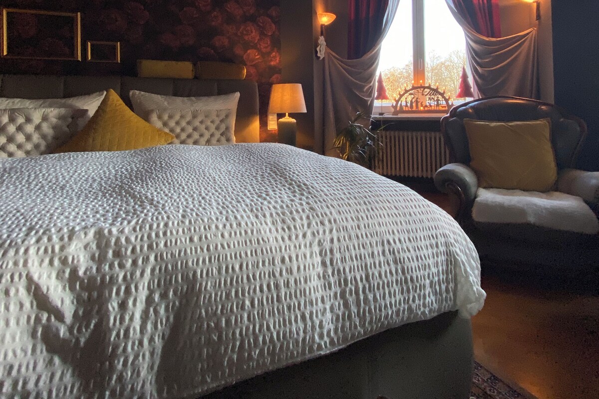 Classic Double Room | Bathroom | Jetted tub, hair dryer, towels