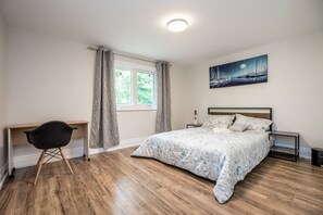 Family Bungalow, Multiple Beds | 5 bedrooms, premium bedding, blackout drapes, free WiFi - Entire Bungalow 5 Bedrooms (Markham)