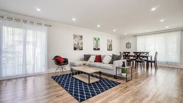 Bungalow Keluarga, Beberapa Tempat Tidur | Ruang keluarga | Smart TV dan Netflix