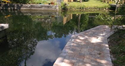 On The Water Retreat, 6 Kayaks, Canoe, Included! Fire Pit