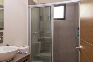 Ducha, cabezal de ducha tipo lluvia, artículos de tocador gratuitos