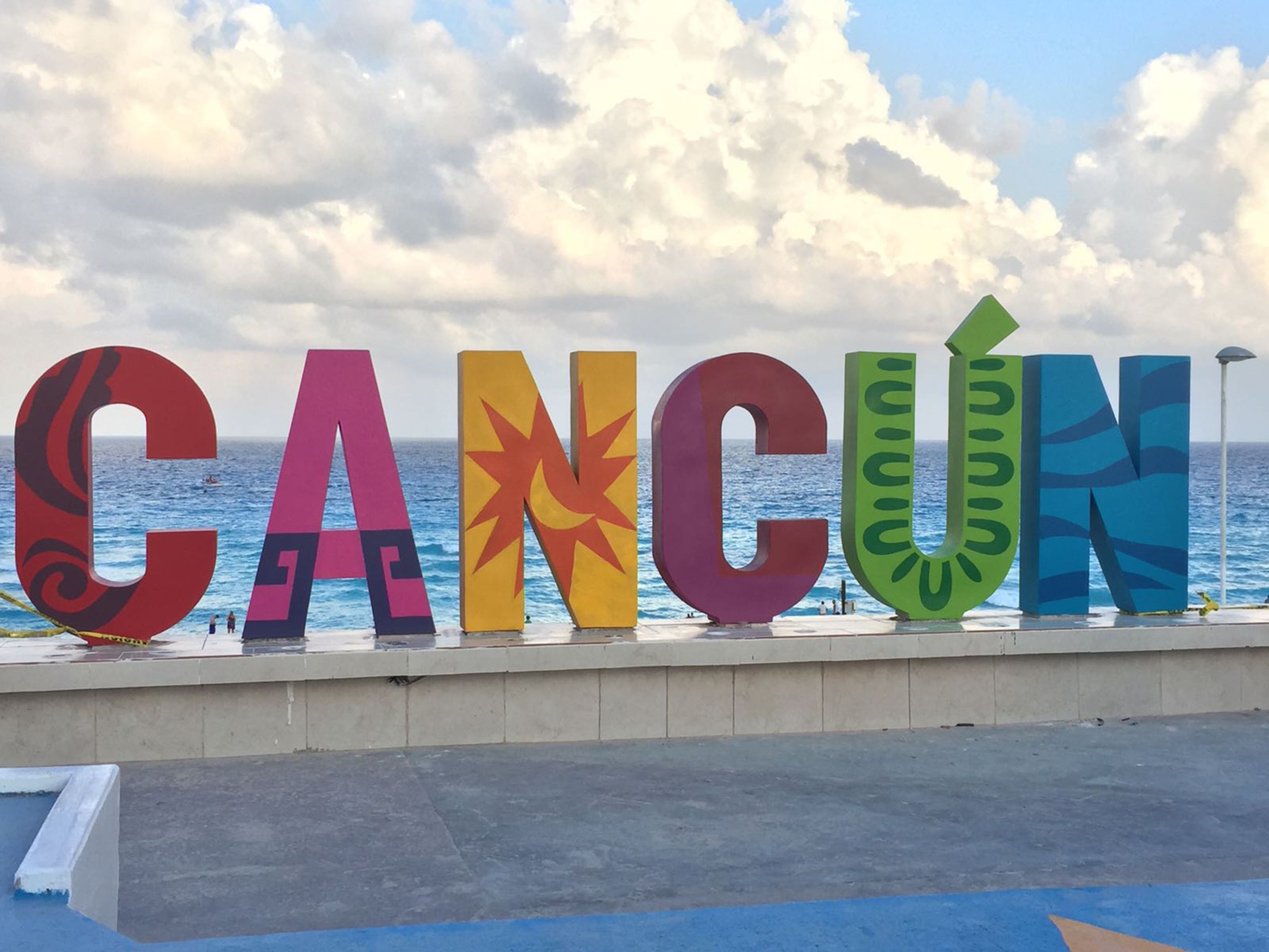 beach nearby, white sand, beach shuttle