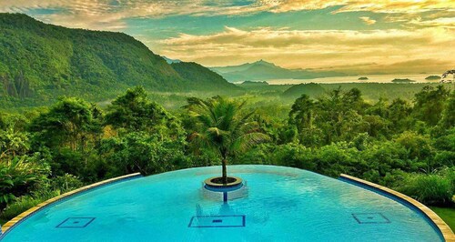 Luxury holiday house Paraty mountains and beach