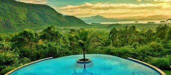 Luxury holiday house Paraty mountains and beach