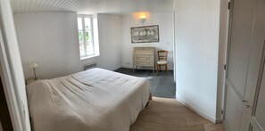 6 chambres, fer et planche à repasser, Wi-Fi