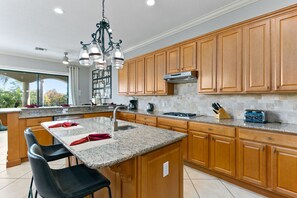 雪櫃、微波爐、焗爐、爐具