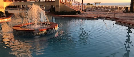 Piscina coberta i piscina a l'aire lliure