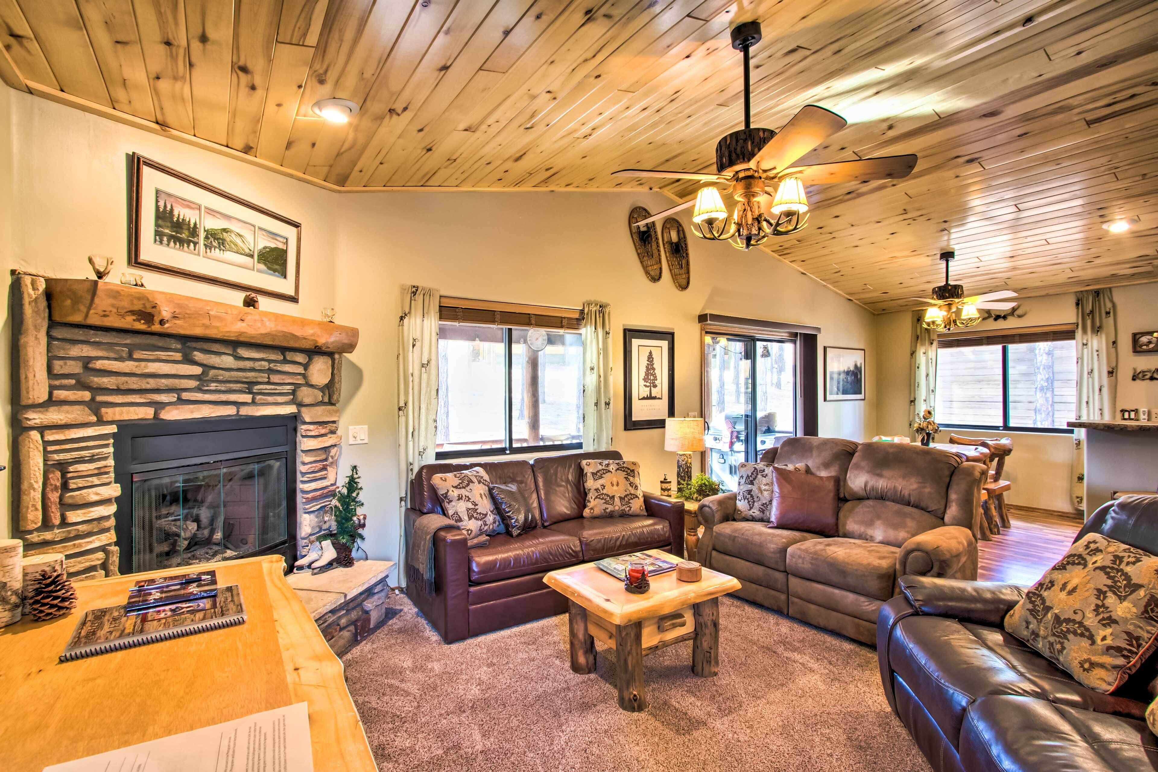 Honeybear Hollow Romantic Cabin Escape in Show Low