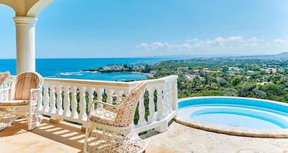 Ocean view, large pool, waterfall, cinema, gym, near the beach, STAFF INCLUDED.