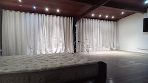 4 bedrooms, in-room safe, iron/ironing board, free WiFi