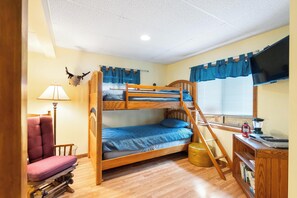 3 habitaciones, escritorio, tabla de planchar con plancha y wifi gratis 