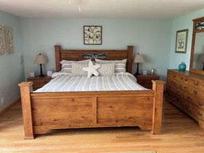 3 bedrooms, desk, iron/ironing board, free WiFi - Cottage On Tunnel Of Trees - Beach Access, Lake Views, Surrounded by Woods (Cross Village)