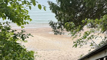 Plage, chaises longues