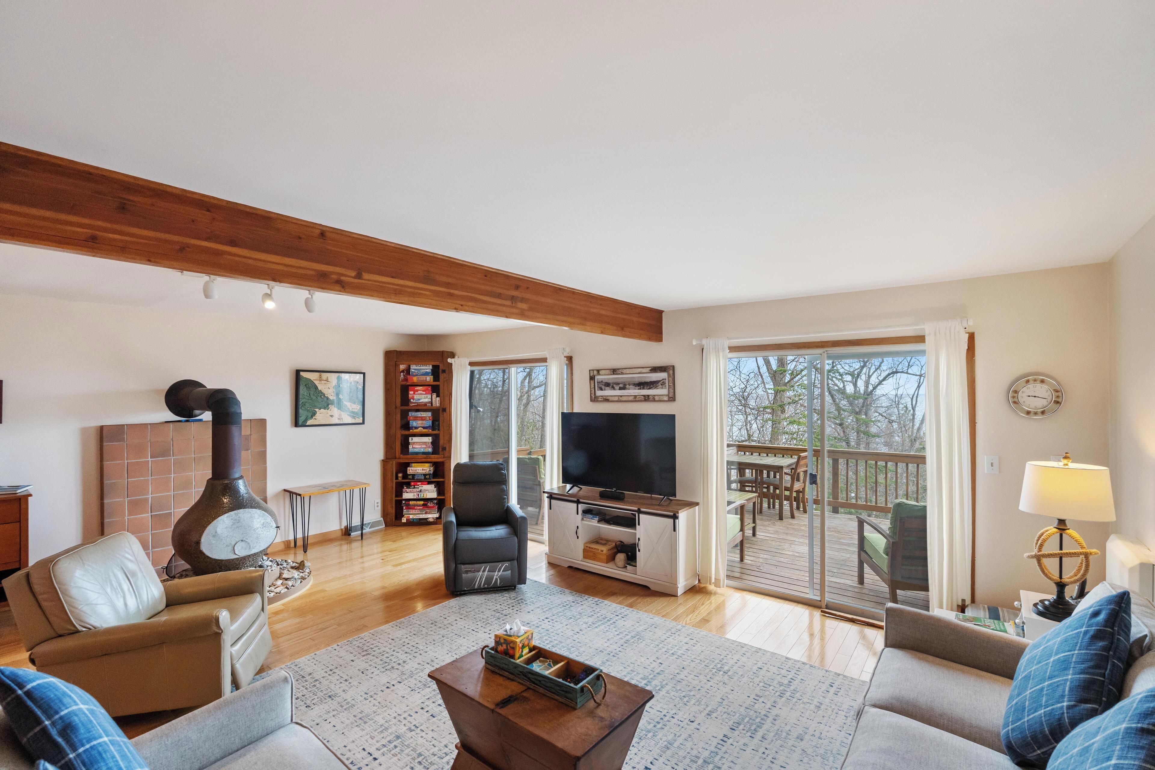 Smart TV, fireplace, Hulu, DVD player