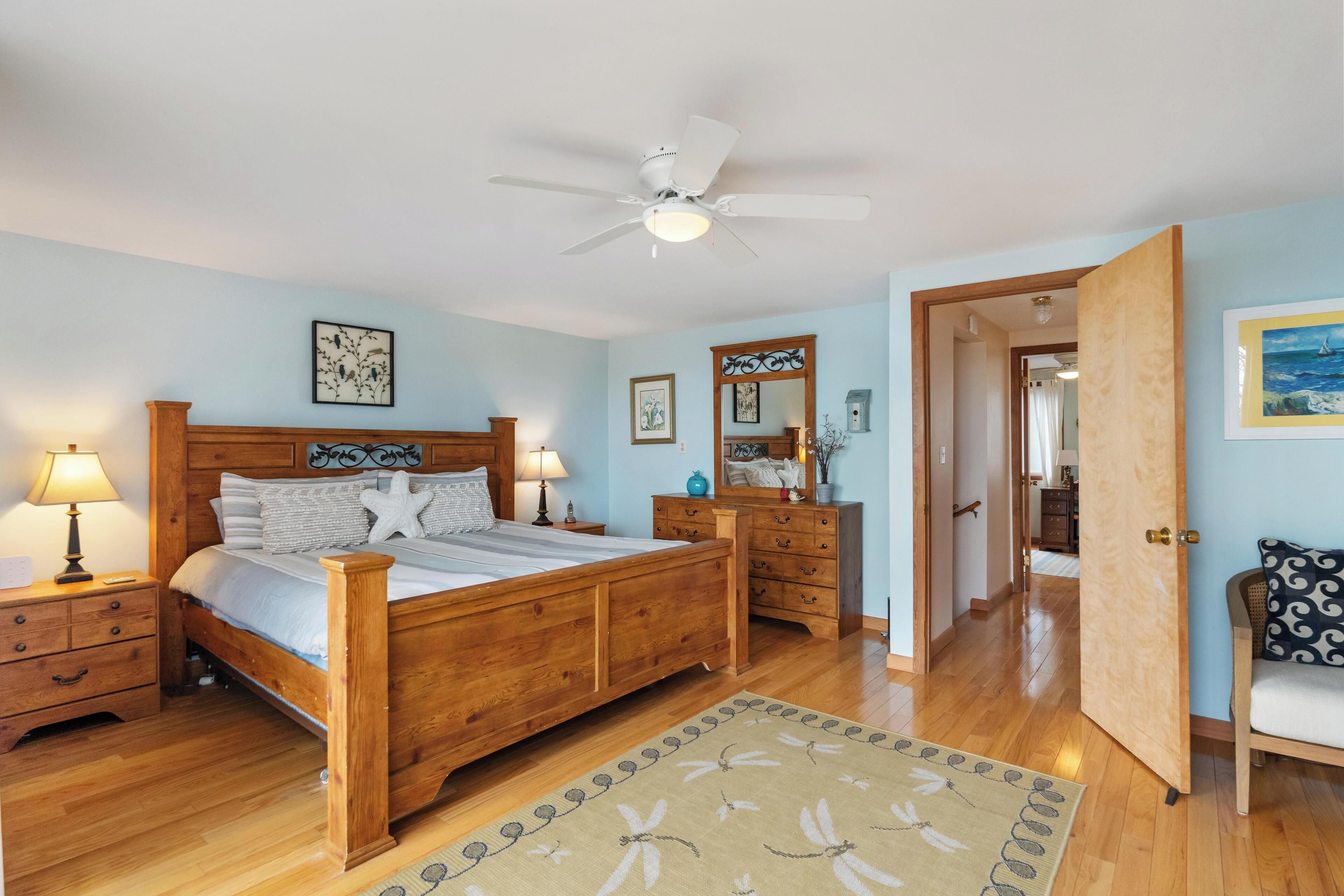 3 bedrooms, desk, iron/ironing board, free WiFi