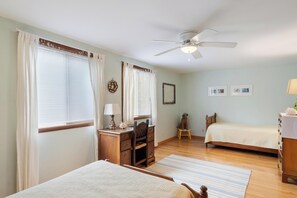 3 bedrooms, desk, iron/ironing board, WiFi (free)