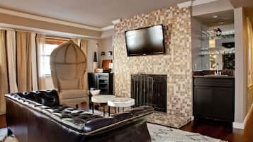 TV, fireplace, DVD player, books