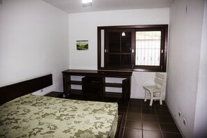 5 bedrooms, iron/ironing board, WiFi - Comfortable beach house with pool, terrace, barbecue, 300m from the beach (São Sebastião)