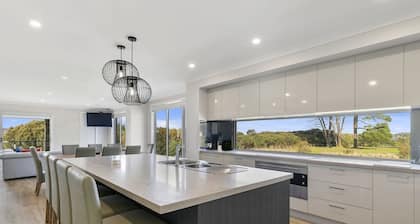 Bunya By The Sea - Absolute Beach Front - Luxury Accommodation - Ocean Views