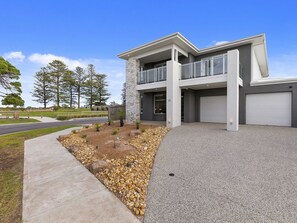 Exterior - Bunya By The Sea - Absolute Beach Front  - Luxury Accommodation - Ocean Views (Cape Woolamai)