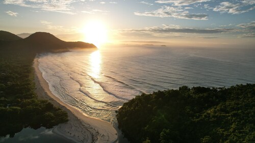 House cond. Itamambuca, split air, 60m beach, Wi-Fi, swimming pool, playground, billiards