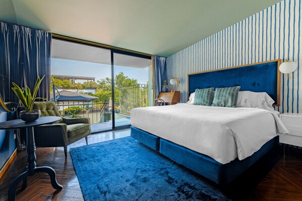 Chambre Premium | Draps en coton égyptien, literie de qualité supérieure, minibar