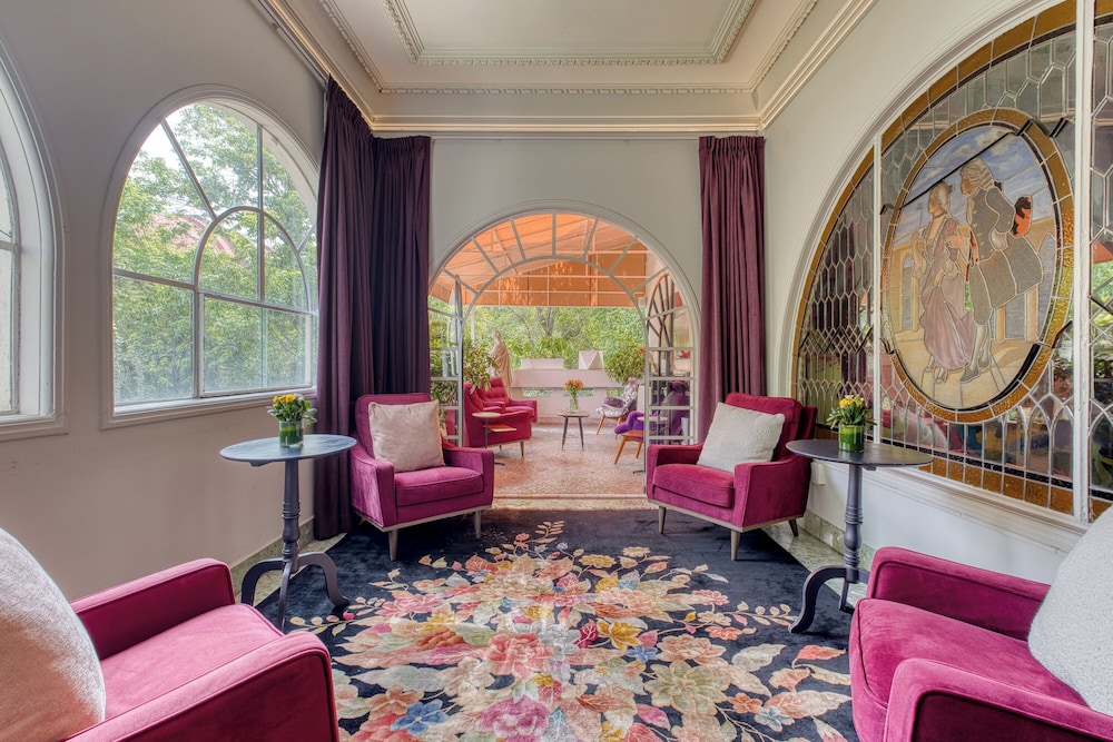 HOTEL PUG SEAL POLANCO ANATOLE FRANCE by null