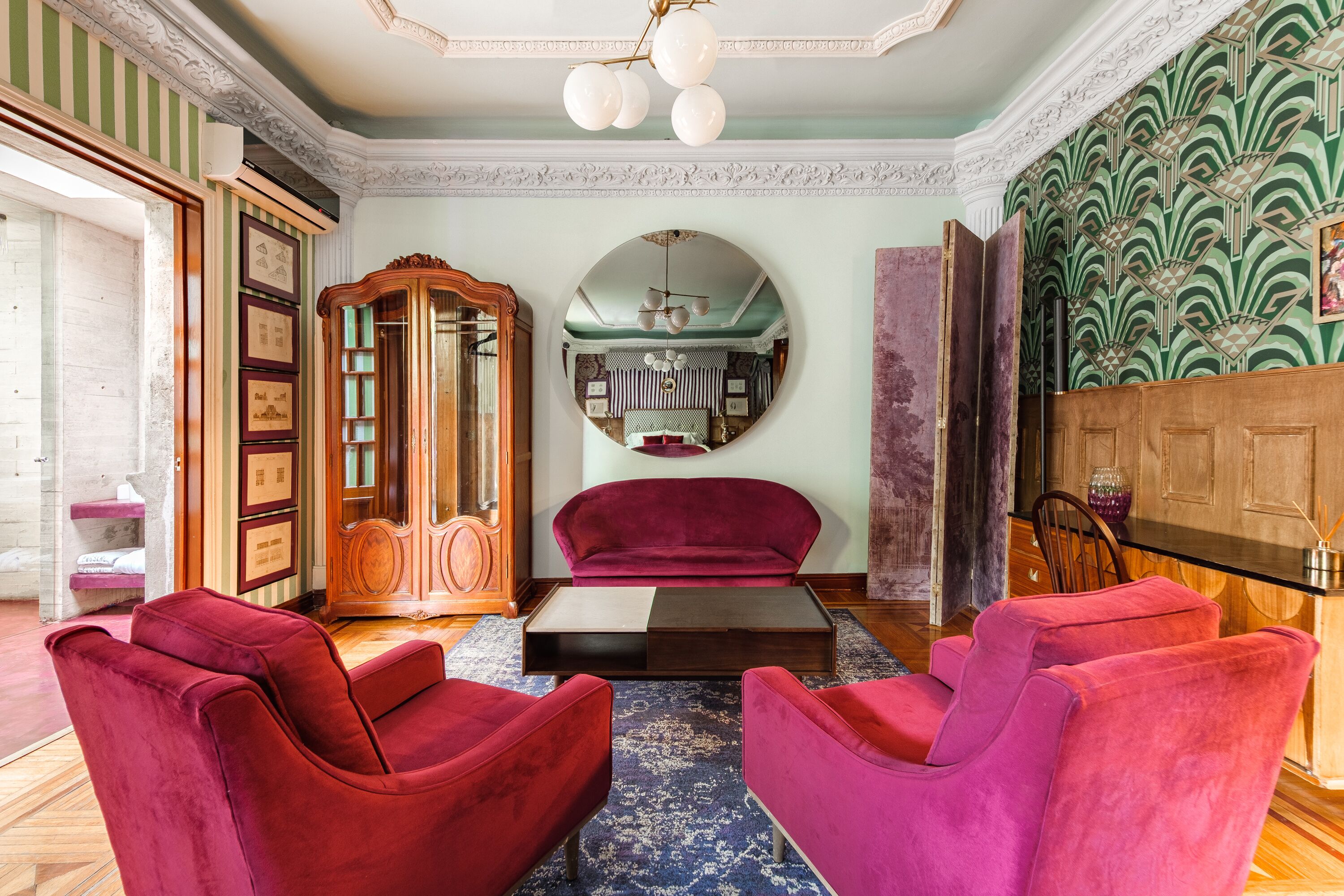 Photo - Pug Seal Polanco Anatole France