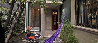 Pug Seal Polanco Anatole France