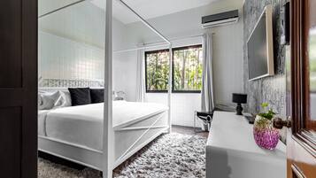 Standard Room | Egyptian cotton sheets, premium bedding, minibar, in-room safe