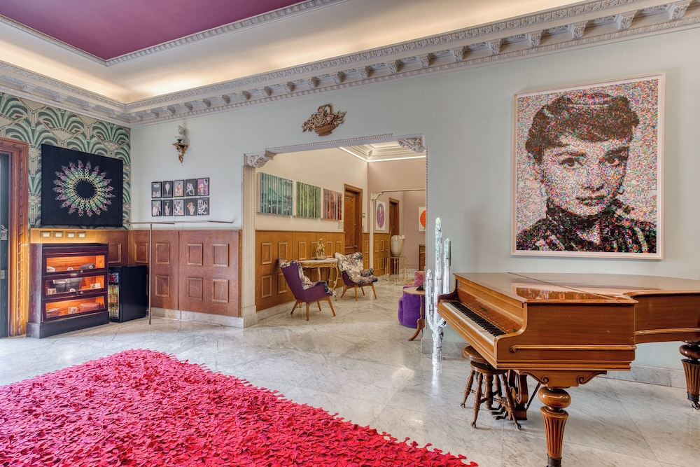 HOTEL PUG SEAL POLANCO ANATOLE FRANCE by null