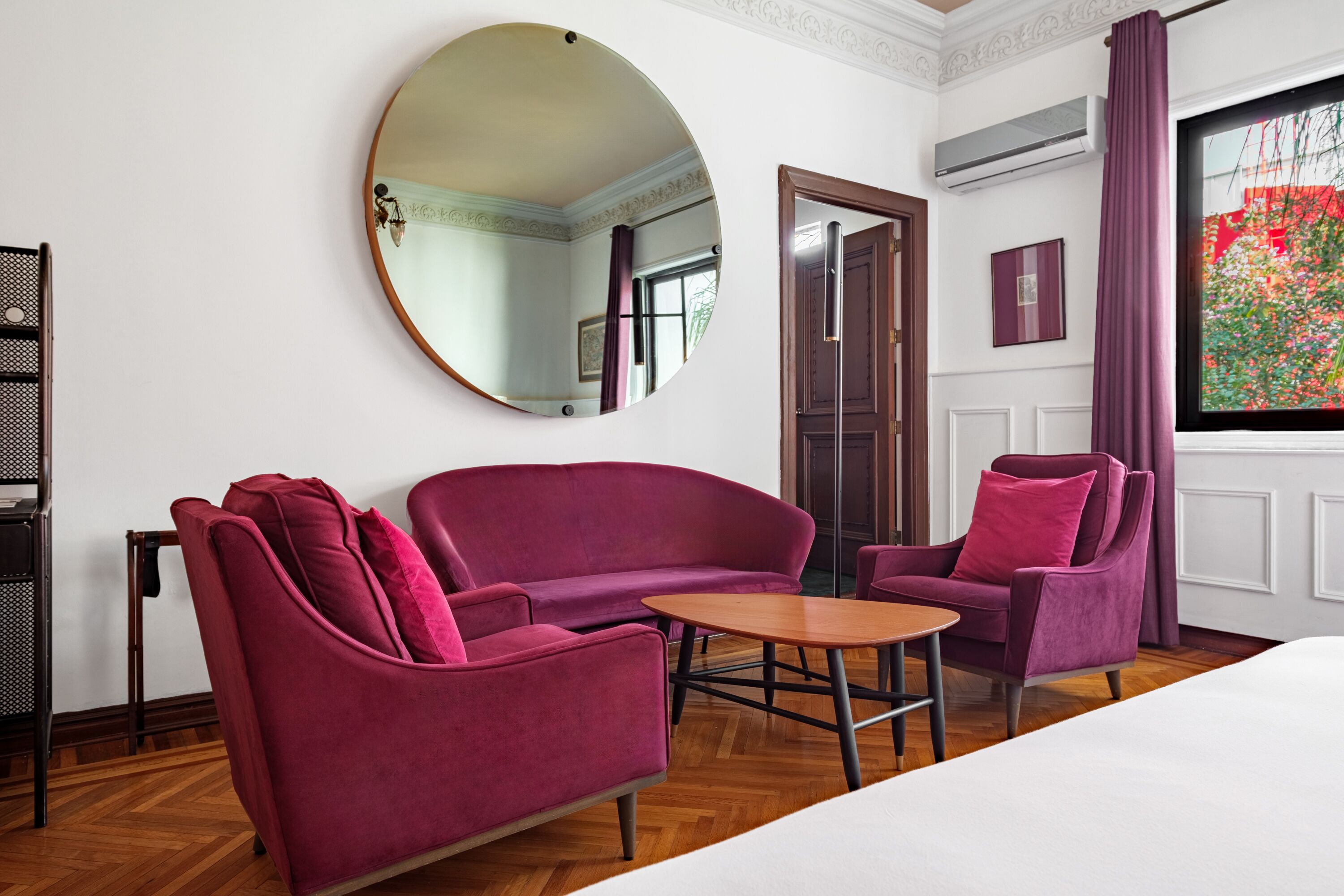 Photo - Pug Seal Polanco Anatole France