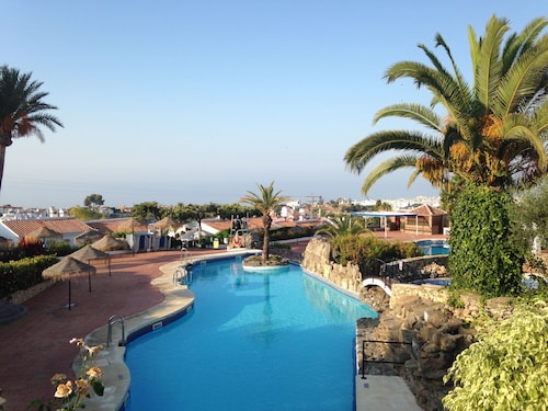 Perfekte Pool Lage im schönen Dorf Capistrano in Nerja