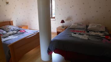 3 bedrooms, iron/ironing board, free WiFi