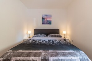 2 habitaciones, tabla de planchar con plancha, wifi y ropa de cama