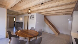 Dining - ENTRE LAC ET MONTAGNES:La Sambuy (Faverges)