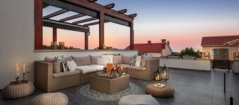 Sea view modern spacious lounge house