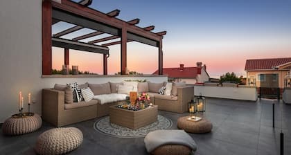 Sea view modern spacious lounge house