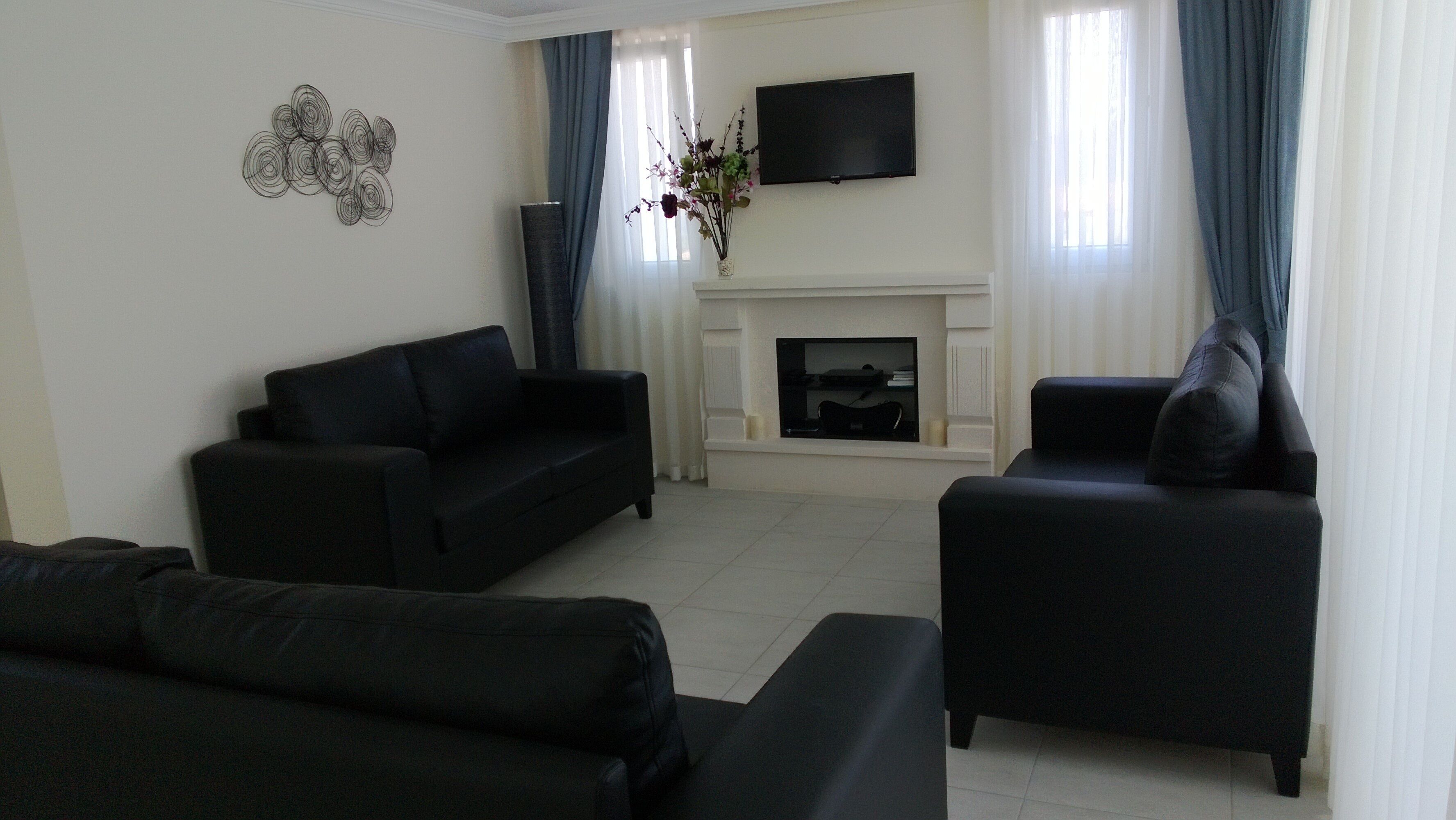 Smart TV, lettore DVD, libri, videoteca